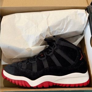 BRED VELVET 11’s KIDS sz2 **SOLD**